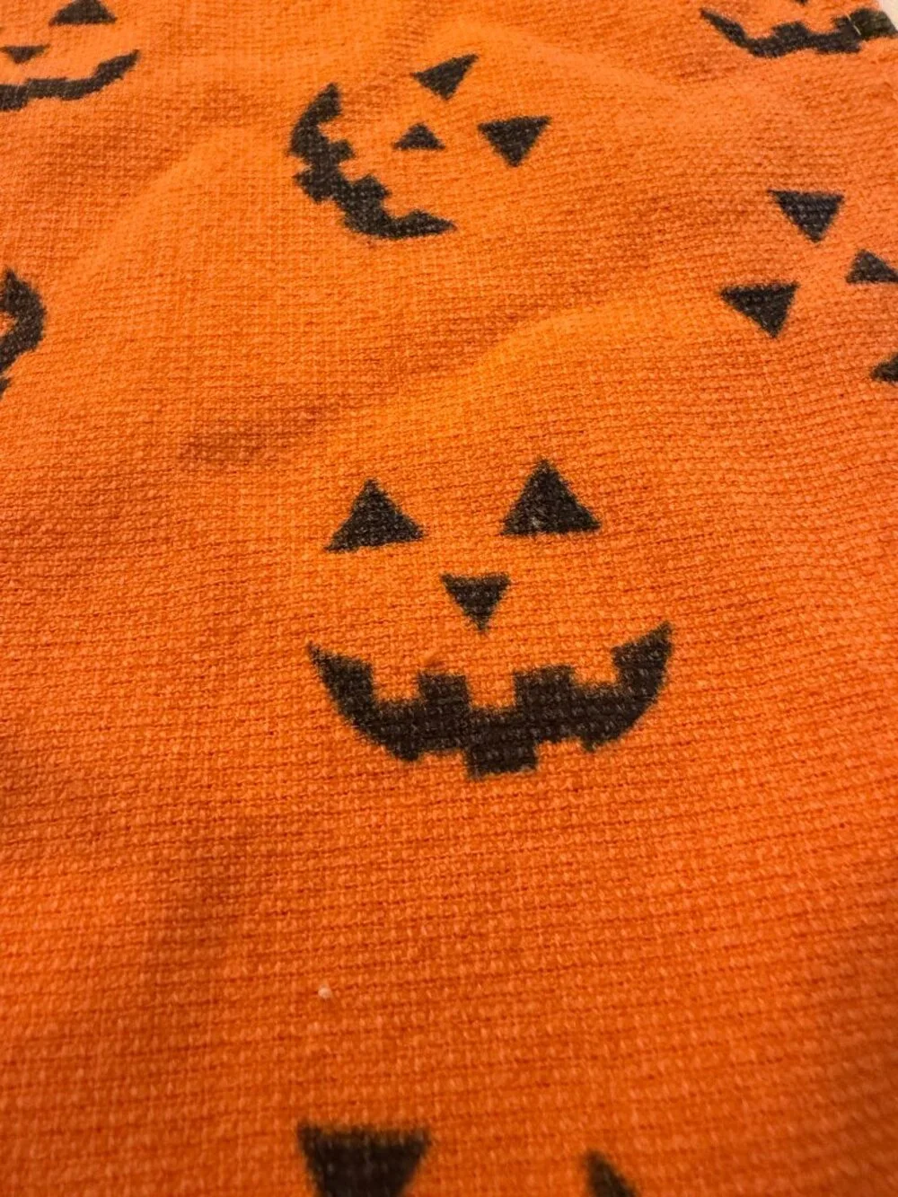 SET/2 HALLOW'S EVE HALLOWEEN ORANGE PUMPKIN FACE COTTON KITCHEN HAND TOWELS Used
